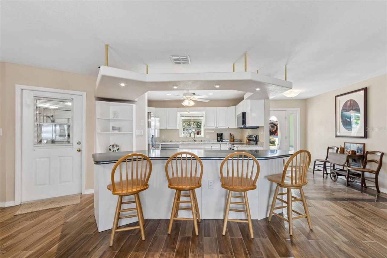 300 Driftwood Drive W, Palm Harbor, FL 34683 Photo