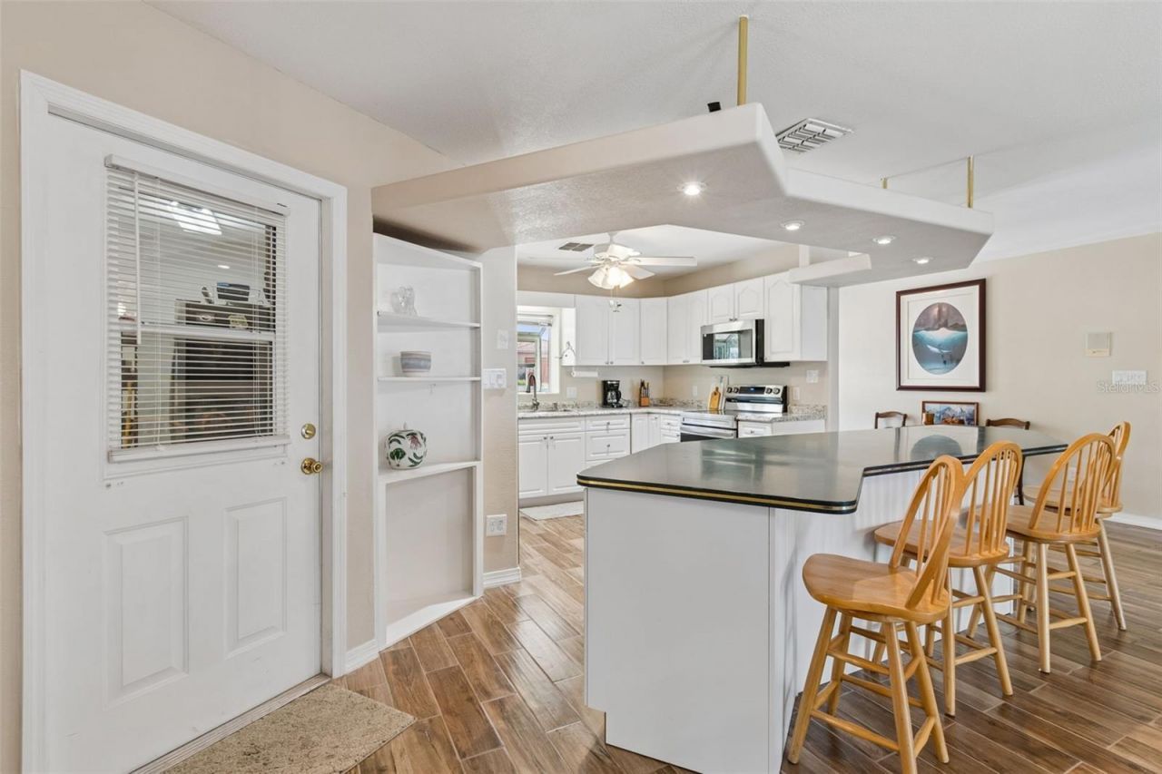 300 Driftwood Drive W, Palm Harbor, FL 34683 Photo