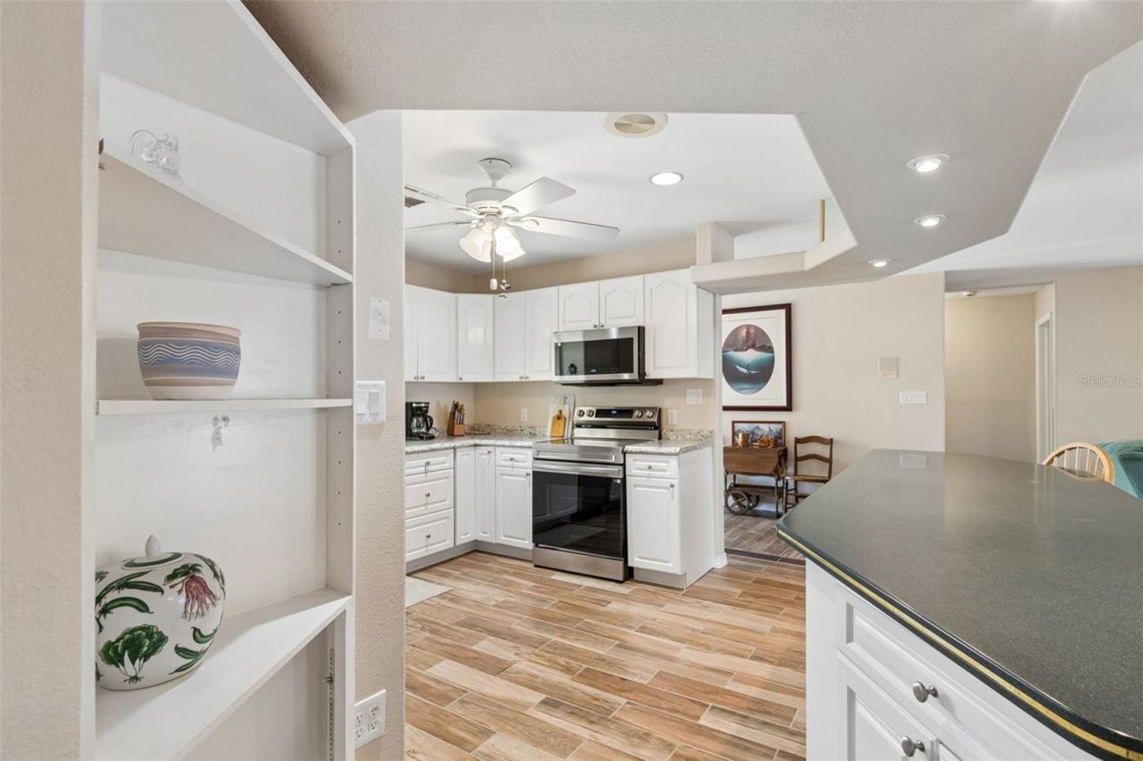 300 Driftwood Drive W, Palm Harbor, FL 34683 Photo