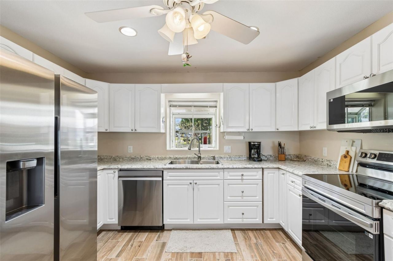 300 Driftwood Drive W, Palm Harbor, FL 34683 Photo