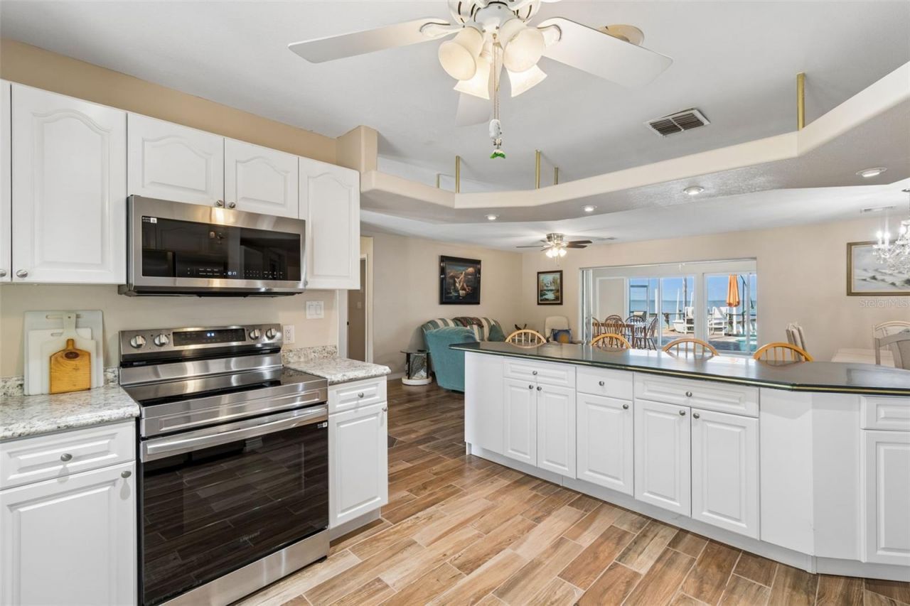300 Driftwood Drive W, Palm Harbor, FL 34683 Photo