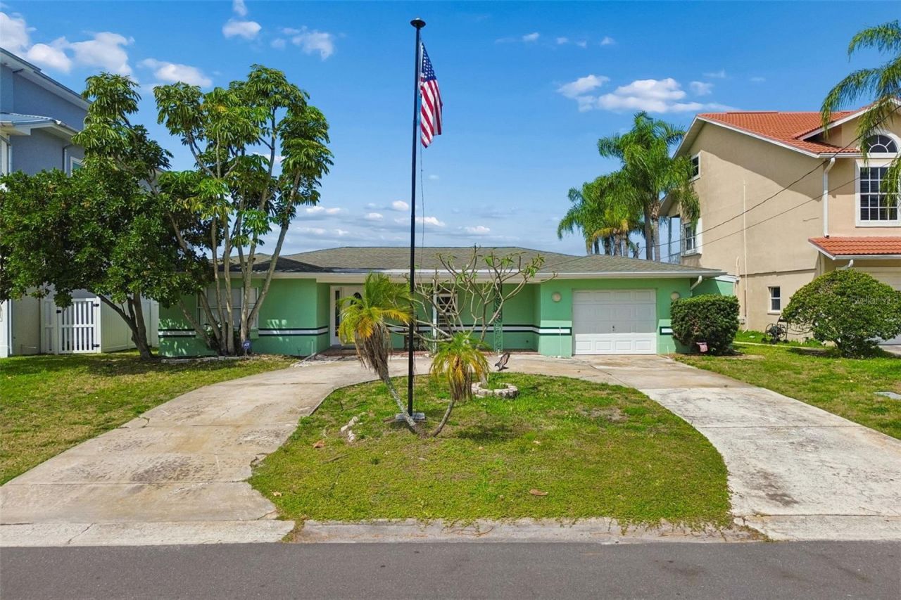 300 Driftwood Drive W, Palm Harbor, FL 34683 Photo