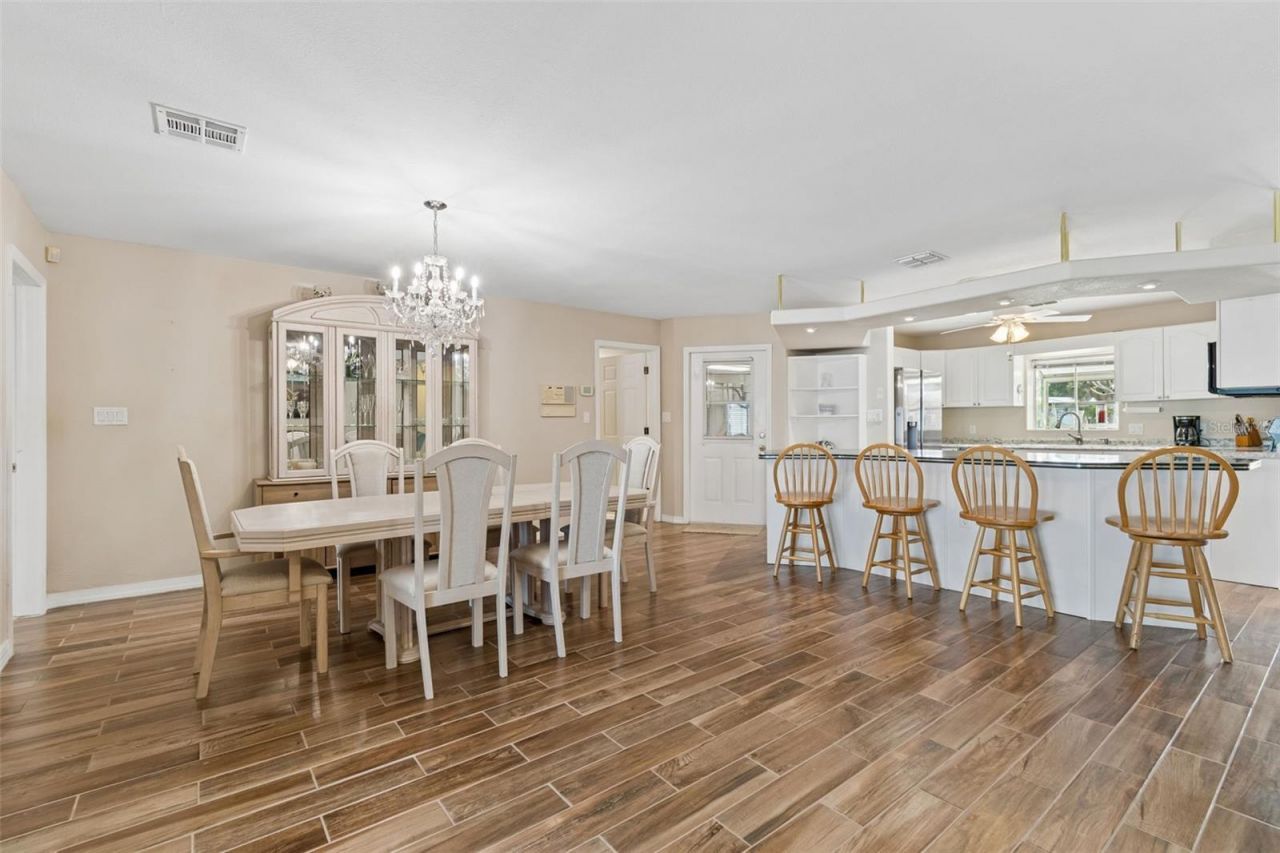300 Driftwood Drive W, Palm Harbor, FL 34683 Photo