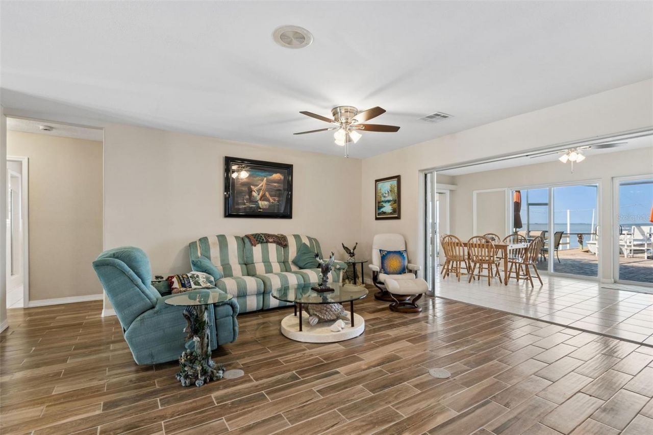 300 Driftwood Drive W, Palm Harbor, FL 34683 Photo