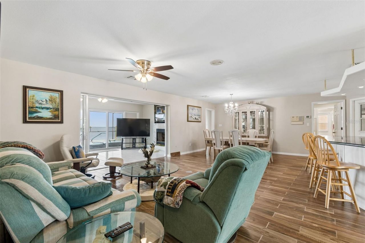 300 Driftwood Drive W, Palm Harbor, FL 34683 Photo