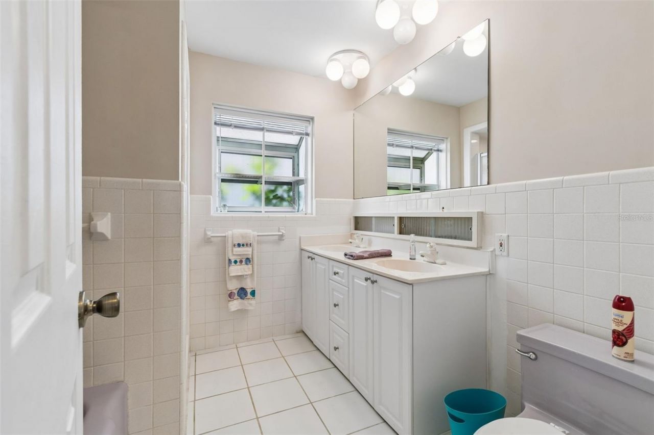 300 Driftwood Drive W, Palm Harbor, FL 34683 Photo