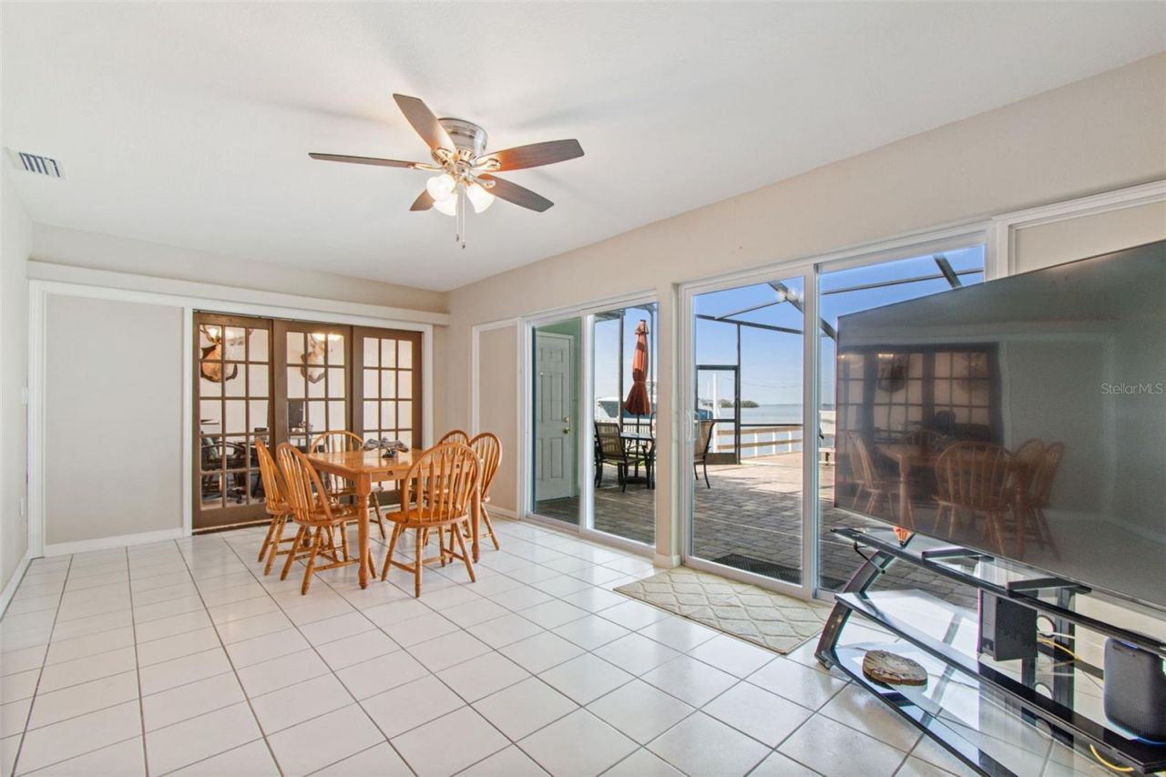 300 Driftwood Drive W, Palm Harbor, FL 34683 Photo