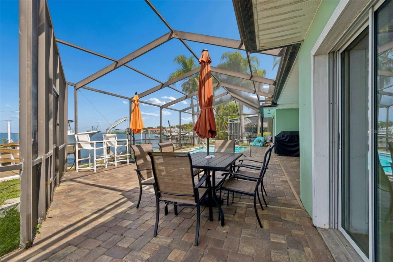 300 Driftwood Drive W, Palm Harbor, FL 34683 Photo