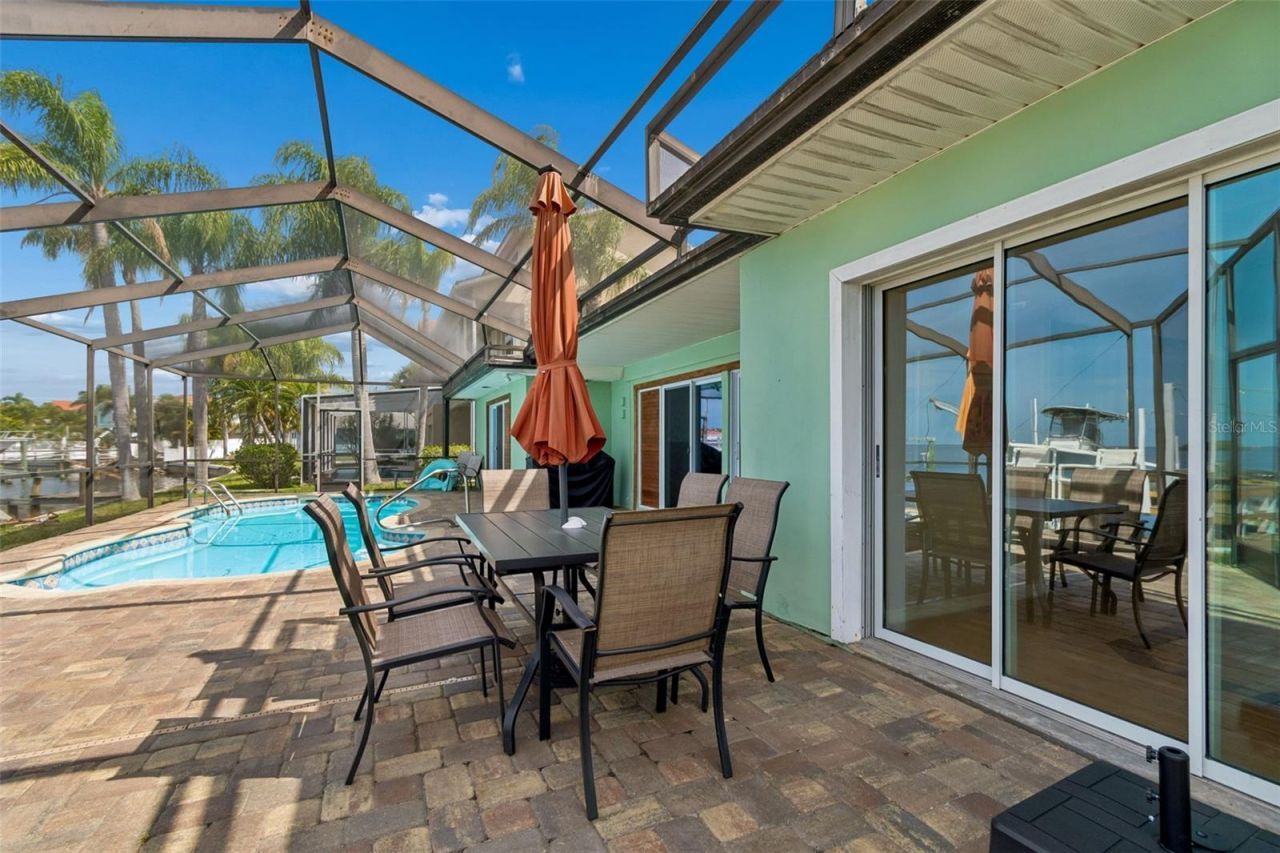 300 Driftwood Drive W, Palm Harbor, FL 34683 Photo