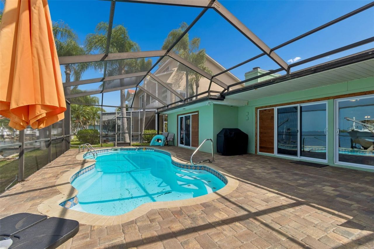 300 Driftwood Drive W, Palm Harbor, FL 34683 Photo