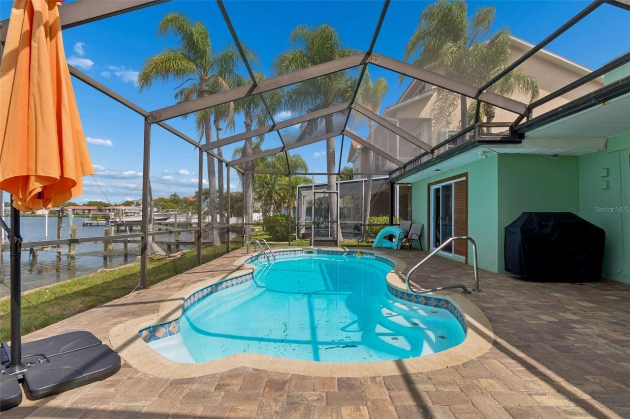 300 Driftwood Drive W, Palm Harbor, FL 34683 Photo