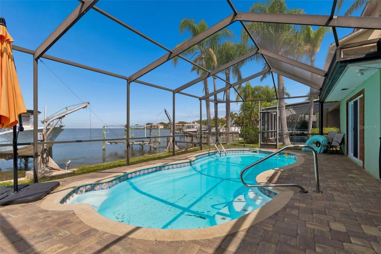 300 Driftwood Drive W, Palm Harbor, FL 34683 Photo