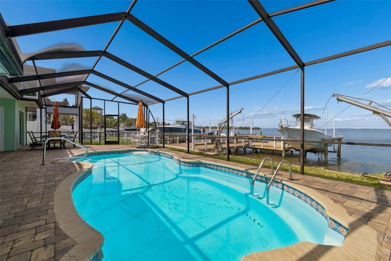300 Driftwood Drive W, Palm Harbor, FL 34683 Photo