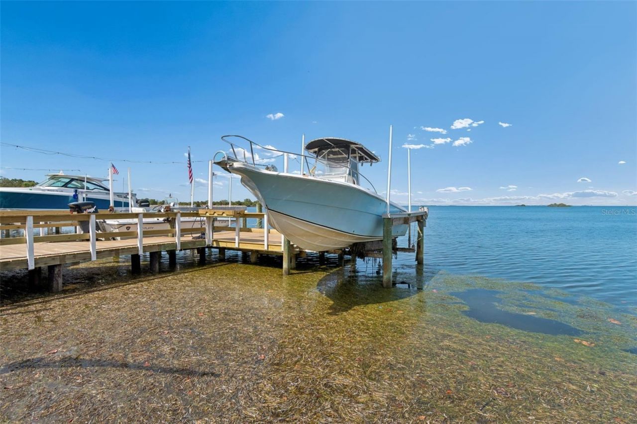 300 Driftwood Drive W, Palm Harbor, FL 34683 Photo