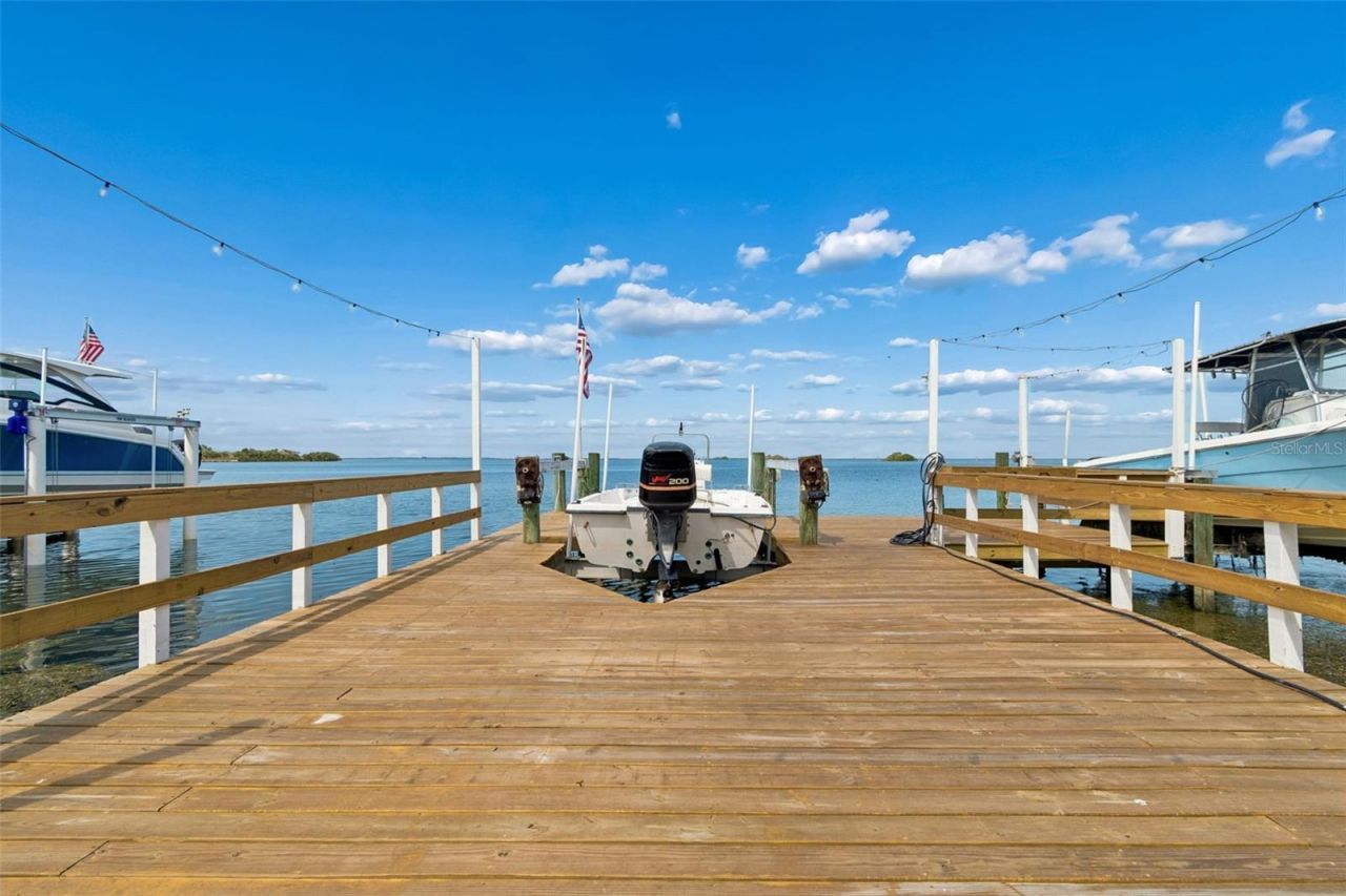300 Driftwood Drive W, Palm Harbor, FL 34683 Photo