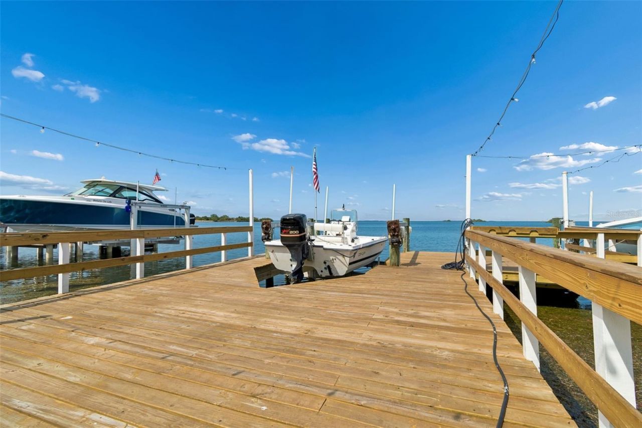 300 Driftwood Drive W, Palm Harbor, FL 34683 Photo