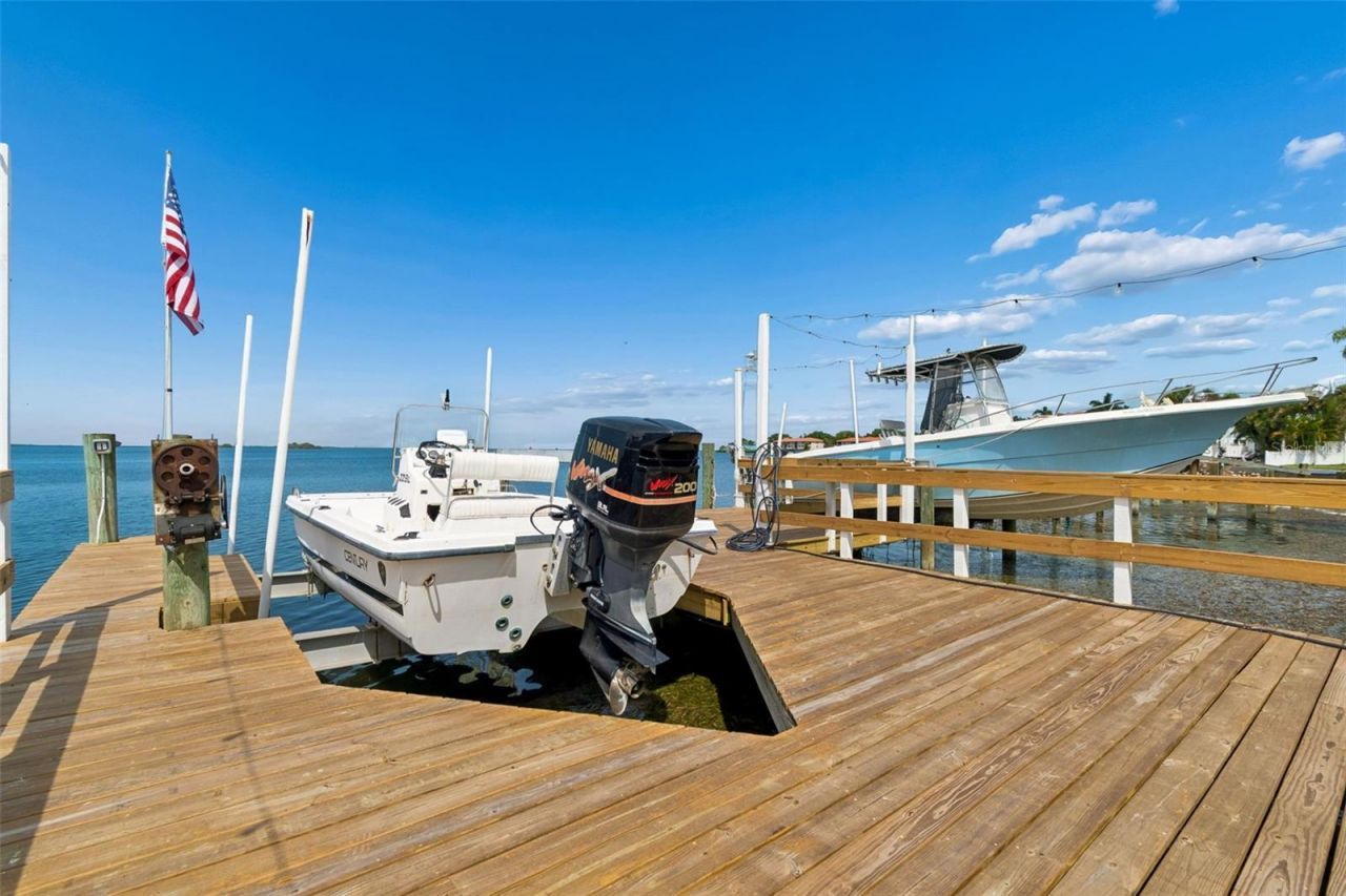 300 Driftwood Drive W, Palm Harbor, FL 34683 Photo