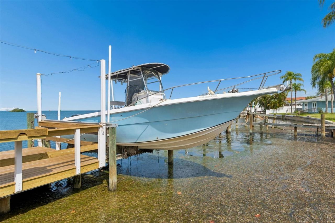 300 Driftwood Drive W, Palm Harbor, FL 34683 Photo