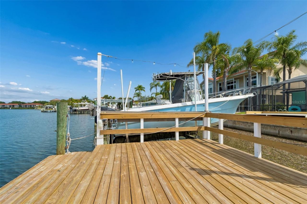 300 Driftwood Drive W, Palm Harbor, FL 34683 Photo