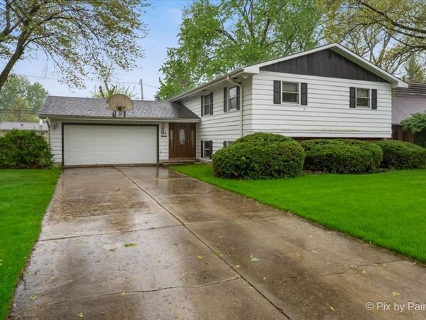 244 Arapahoe Trail , Carol Stream, IL 60188