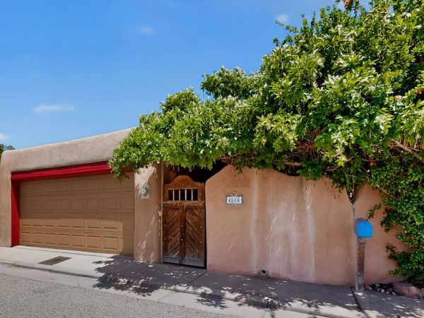 4516 Compound North Court NW, Albuquerque, NM 87107