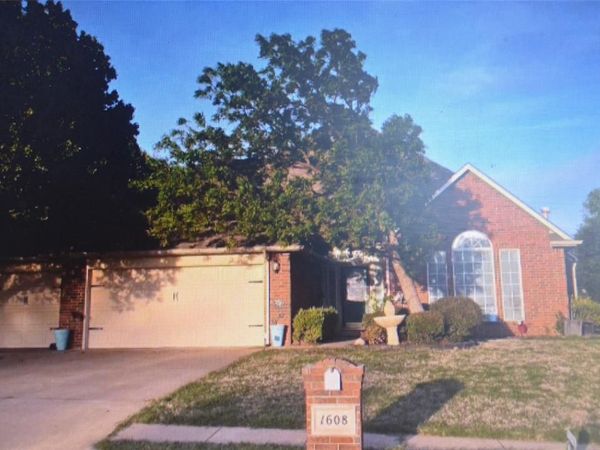 1608 Natchez Road, Edmond, OK 73012