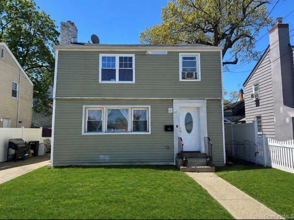 165 President Street , Hempstead, NY 11550