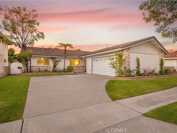 4657 Hazelnut Avenue, Seal Beach, CA 90740