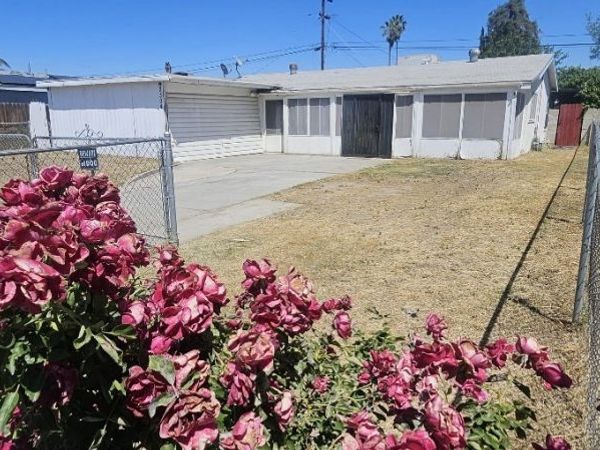 2304 Castro Lane, Bakersfield, CA 93304