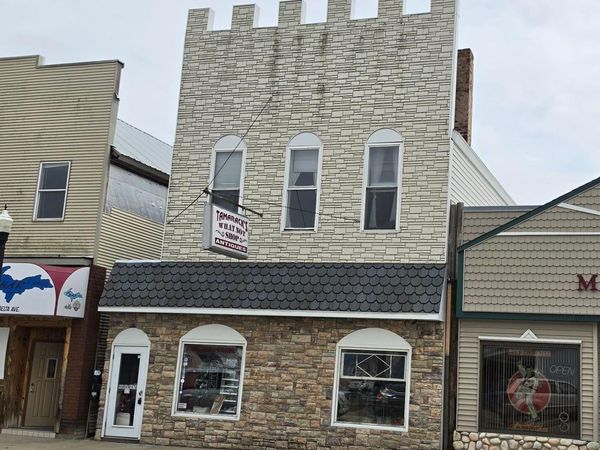 813 Delta Avenue, Gladstone, MI 49837