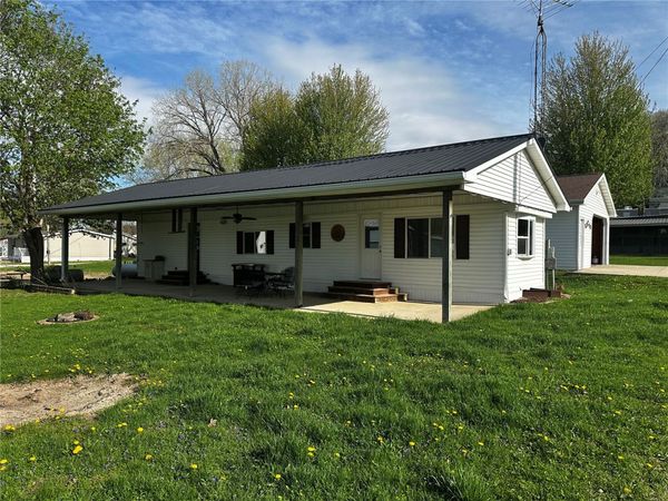 26103 210th Avenue , Delhi, IA 52223