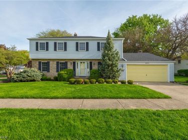 22870 Laramie Drive, Rocky River, OH 44116