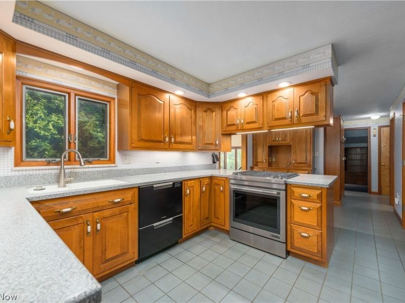 22870 Laramie Drive , Rocky River, OH 44116 Photo 12