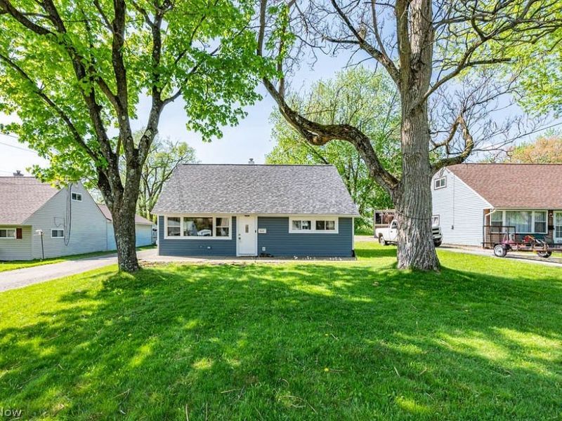 2337 Bel Aire Lane, Poland, OH 44514 Photo 2