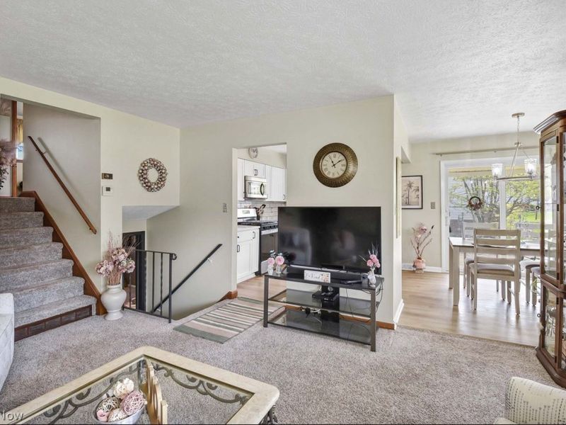 8702 Cambridge Drive , Parma, OH 44129 Photo 10