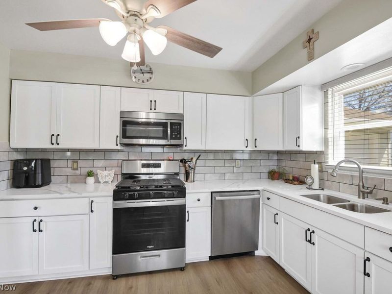 8702 Cambridge Drive , Parma, OH 44129 Photo 13