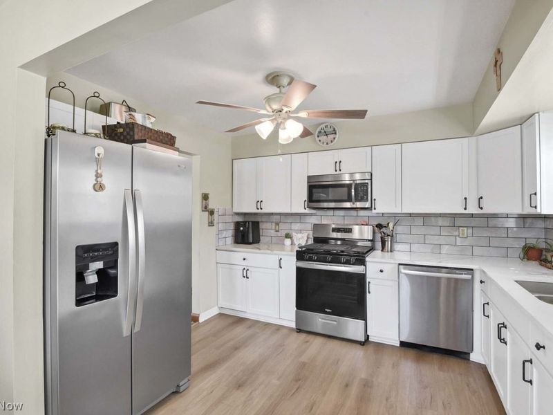 8702 Cambridge Drive , Parma, OH 44129 Photo 14