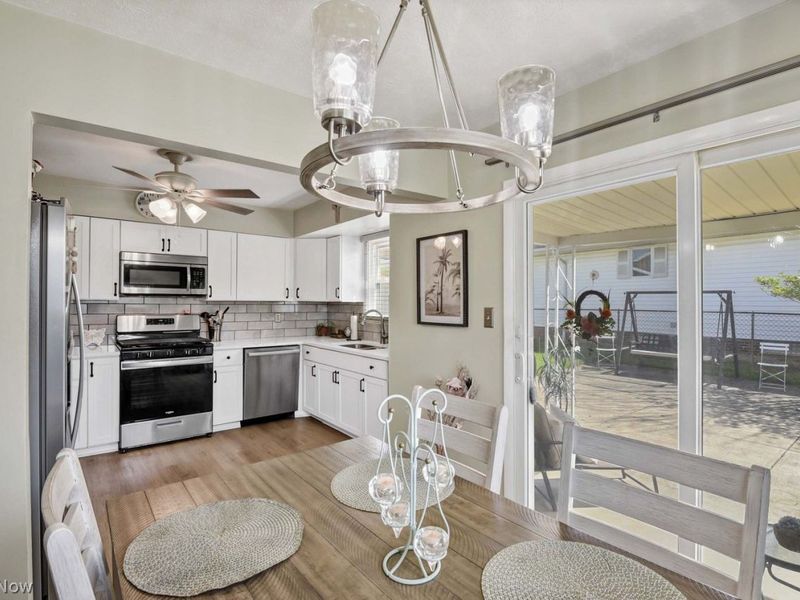 8702 Cambridge Drive , Parma, OH 44129 Photo 18