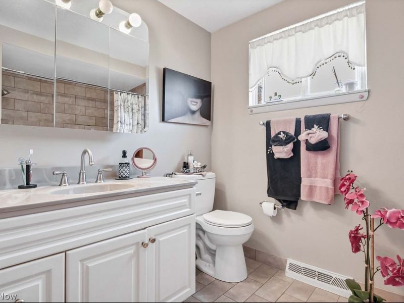 8702 Cambridge Drive , Parma, OH 44129 Photo 27