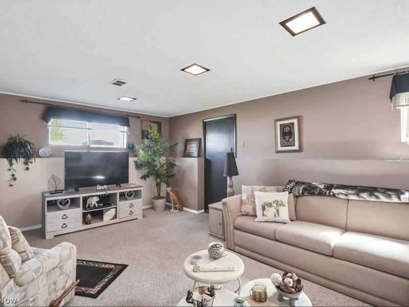 8702 Cambridge Drive , Parma, OH 44129 Photo 28