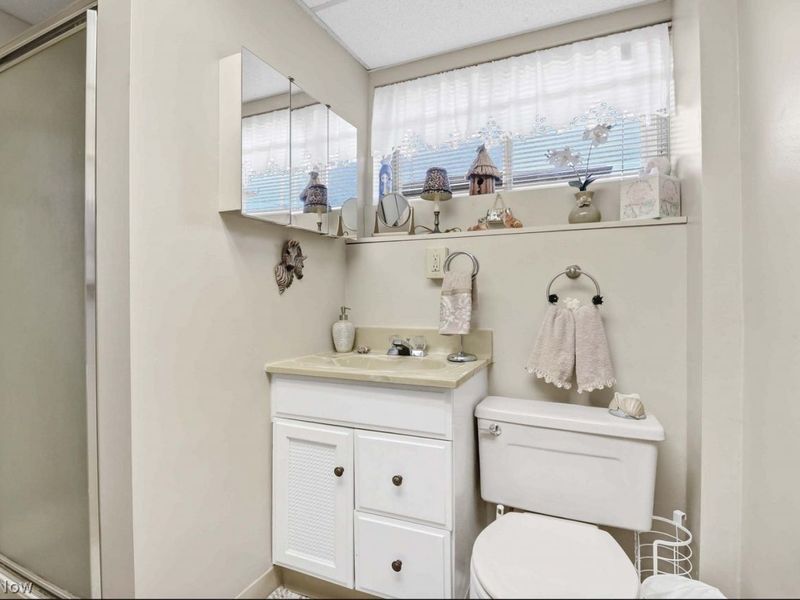 8702 Cambridge Drive , Parma, OH 44129 Photo 31