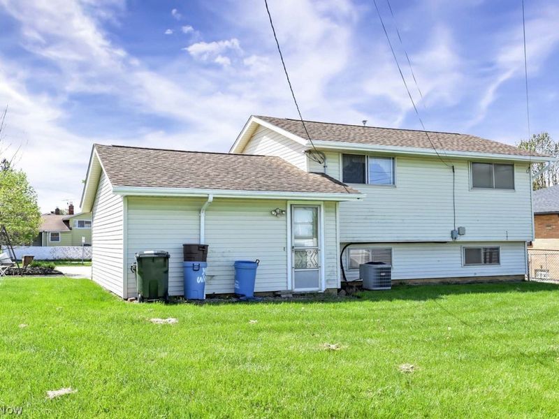 8702 Cambridge Drive , Parma, OH 44129 Photo 36