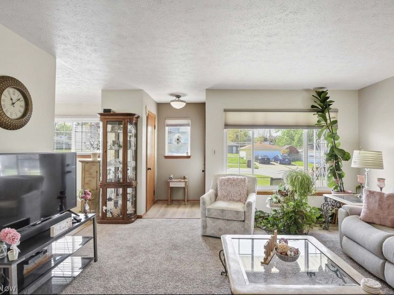 8702 Cambridge Drive , Parma, OH 44129 Photo 7