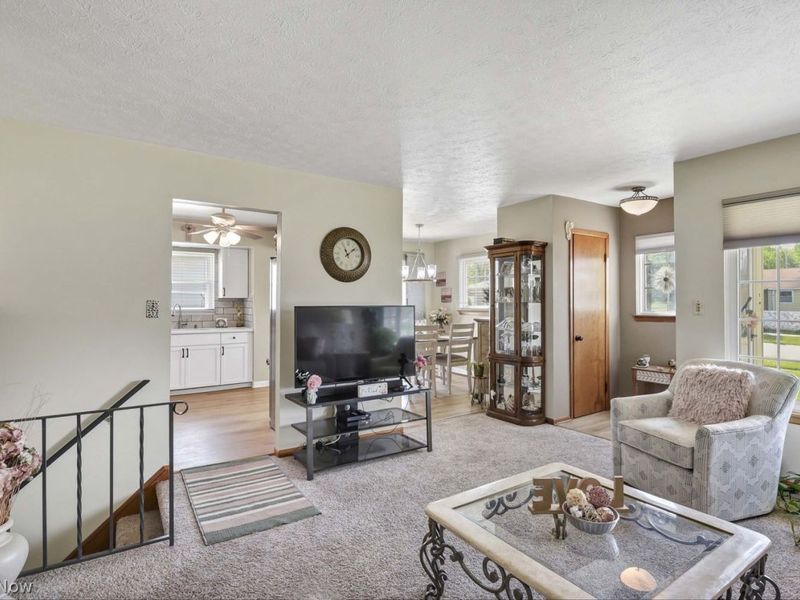 8702 Cambridge Drive , Parma, OH 44129 Photo 9