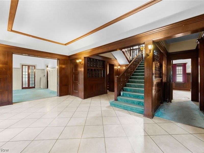 2656 E Overlook Road, Cleveland Heights, OH 44106 Photo 3