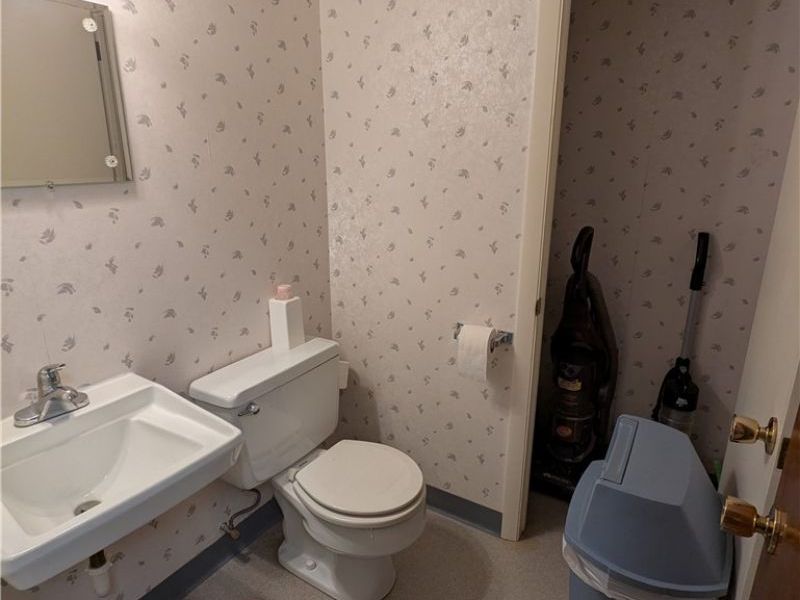 2046 12th Street SW, Akron, OH 44314 Photo 8