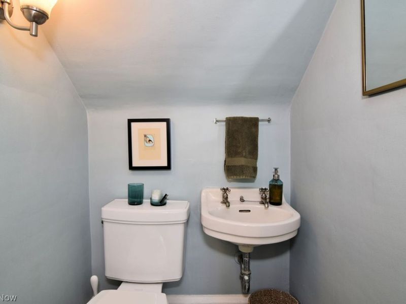 2868 Lee Road , Shaker Heights, OH 44120 Photo 16