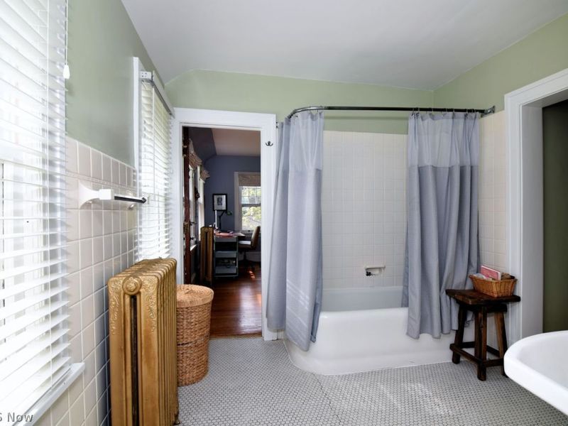 2868 Lee Road , Shaker Heights, OH 44120 Photo 21