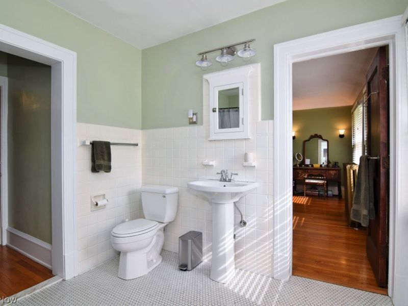 2868 Lee Road , Shaker Heights, OH 44120 Photo 22