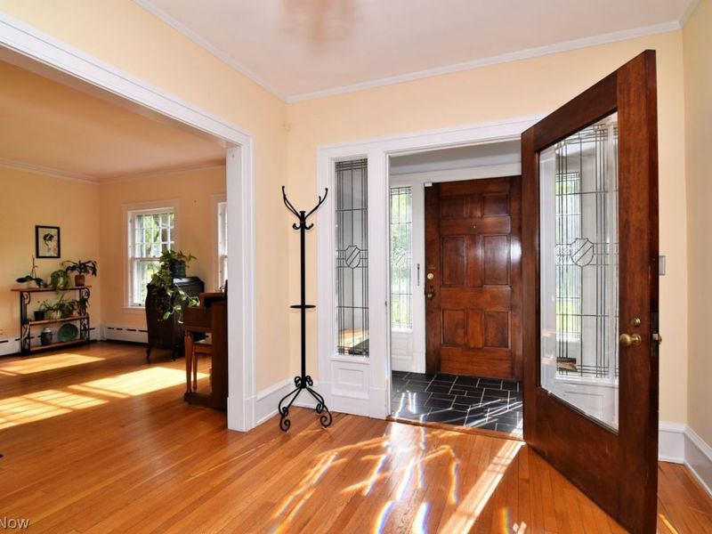 2868 Lee Road , Shaker Heights, OH 44120 Photo 3